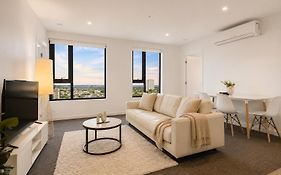 Stature 2Br Level 20 - Pool, Gym & Views